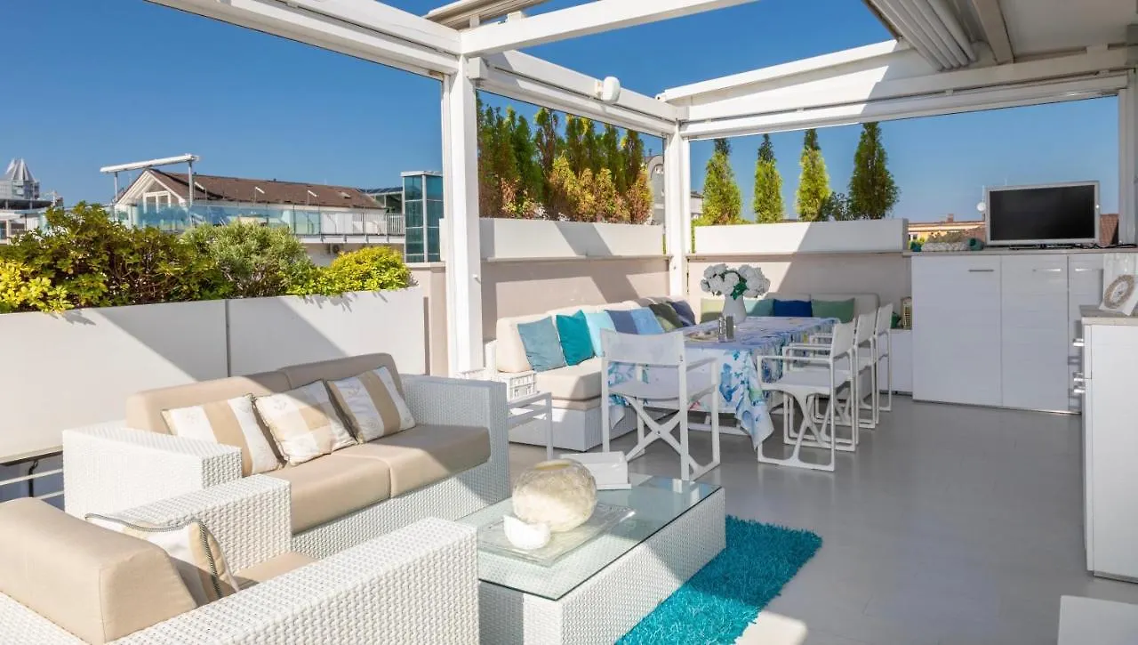 Magnifico Appartamento Dominique Jesolo Lido Carraro Immobiliare - Family Apartments 0*, Lido di Jesolo Italy
